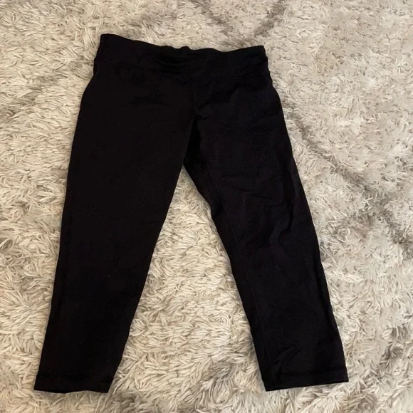 Ivvia Capris - Picture 1 of 3